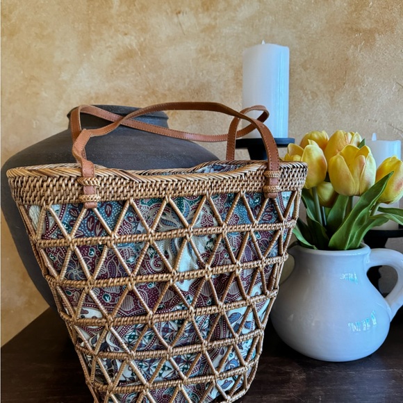 Woven Patterned Tote Bag with Tan Handles and Inner Lining - Picture 1 of 5